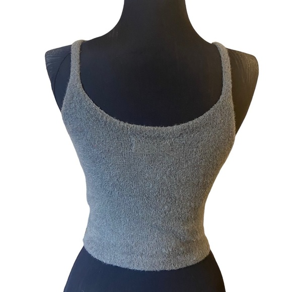 🤍 Hollister Gray Butterfly Sweater Tank Top Small - Picture 2 of 9
